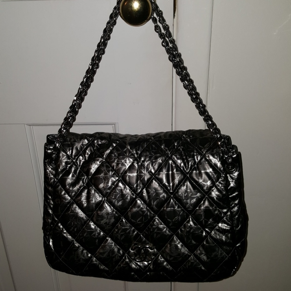 Chanel quilted grey shoulder bag (authentic